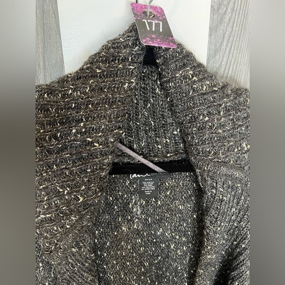 B12.07 NWOT Lane Bryant Gray Metallic Fuzzy Oversized Waterfall Cardigan 26/28 - Picture 4 of 5